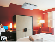 Panasonic Deckenunterbaugerät Das Deckenunterbaugerät von Panasonic fügt sich perfekt in den Raum ein